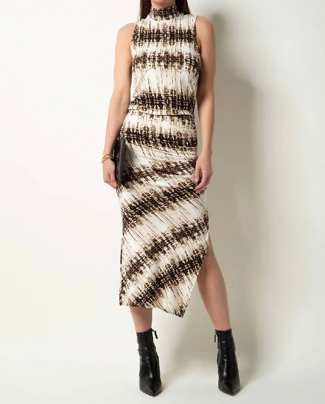 Fashion Sale Chic Urban Fashion Look Arden Sleeveless Dress In Folded Shibori Stripe