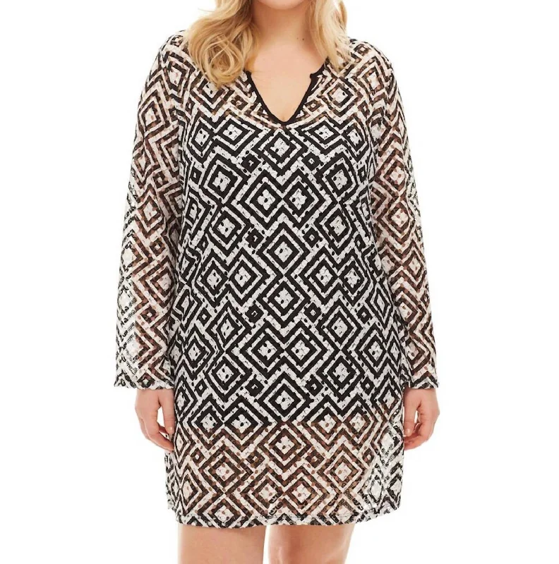 Step Ahead, Lead The Trend Flash Deals Plus Size Long Sleeve V-Neck Tunic Dress In Black And White Geo Pattern